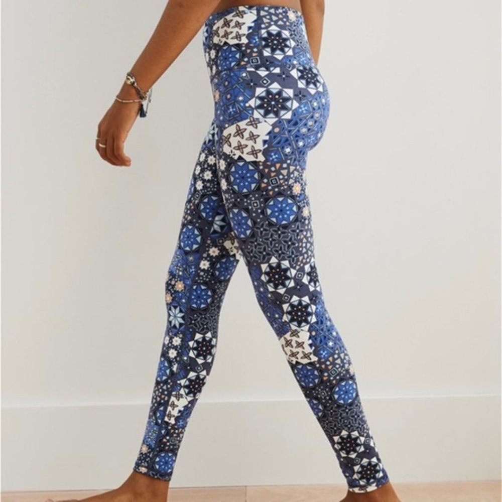 Aerie Chill Play Move Geometric Leggings Small
